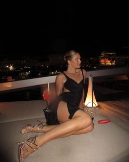 Ellie Thumann feet photo 8