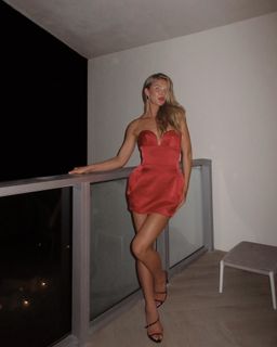 Ellie Thumann feet photo 6