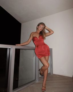 Ellie Thumann feet photo 5