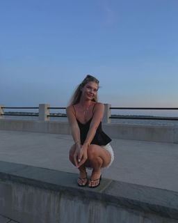 Ellie Thumann feet photo 17