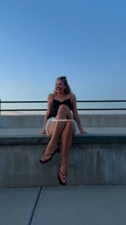 Ellie Thumann feet photo 1