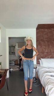 Ellie Thumann feet photo 18