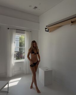 Ellie Thumann feet photo 4