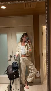Ellie Thumann feet photo 3