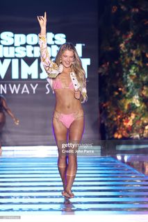 Ellie Thumann feet photo 7