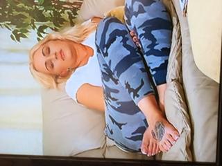 Ellie Warner feet photo thumbnail