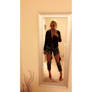 Ellie Warner feet photo thumbnail