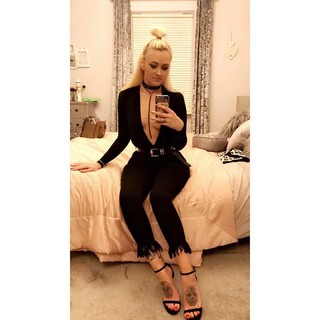 Ellie Warner feet photo thumbnail
