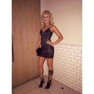 Ellie Warner feet photo thumbnail