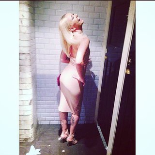 Ellie Warner feet photo thumbnail
