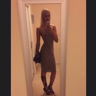 Ellie Warner feet photo thumbnail