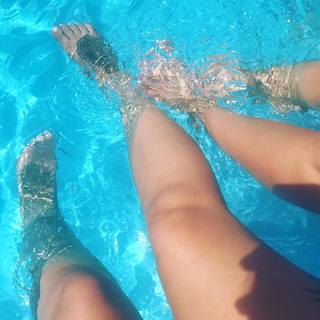 Ellie Warner feet photo thumbnail