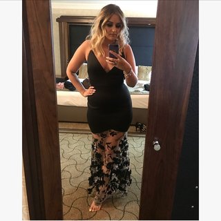 Ellie Warner feet photo thumbnail