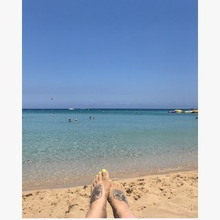 Ellie Warner feet photo thumbnail
