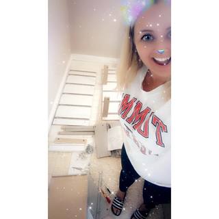 Ellie Warner feet photo thumbnail