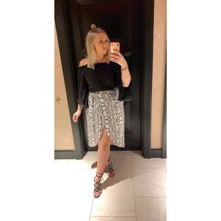 Ellie Warner feet photo thumbnail
