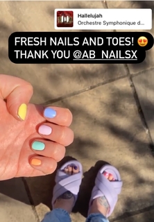 Ellie Warner feet photo thumbnail