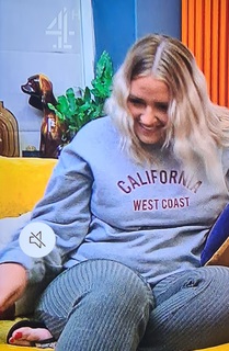Ellie Warner feet photo thumbnail