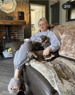 Ellie Warner feet photo thumbnail