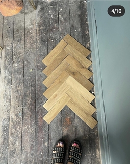 Ellie Warner feet photo thumbnail