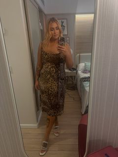 Ellie Warner feet photo thumbnail