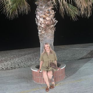 Ellie Warner feet photo 10