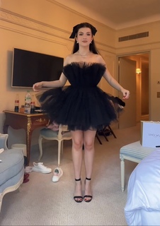 Ellie Zeiler feet photo 16