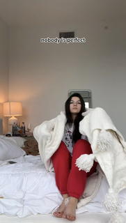 Ellie Zeiler feet photo 13
