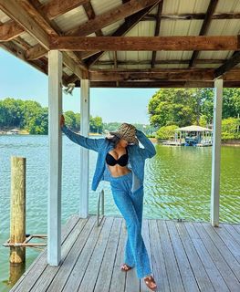 Ellie Zeiler feet photo 10