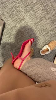 Ellie Zeiler feet photo 5