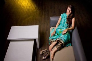 Elnaaz Norouzi feet photo 3