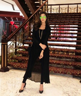 Elnaaz Norouzi feet photo 12