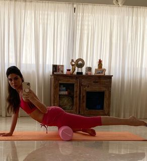 Elnaaz Norouzi feet photo 4