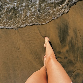 Elnaaz Norouzi feet photo 16