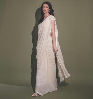 Elnaaz Norouzi feet photo 13