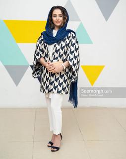 Elnaz Habibi feet photo thumbnail