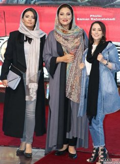 Elnaz Habibi feet photo thumbnail