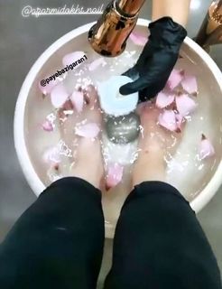 Elnaz Habibi feet photo thumbnail