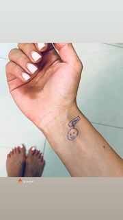 Elnaz Habibi feet photo thumbnail