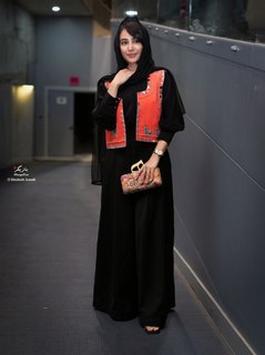 Elnaz Habibi feet photo thumbnail