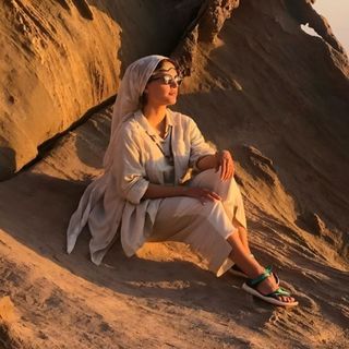 Elnaz Shakerdoost feet photo thumbnail
