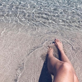 Elodie feet photo thumbnail
