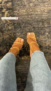 Elodie feet photo thumbnail