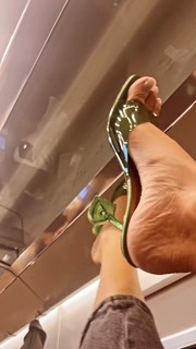 Elodie feet photo thumbnail