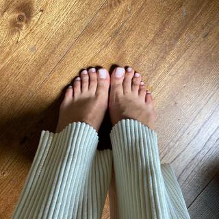 Elodie feet photo thumbnail