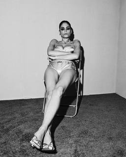 Elodie feet photo thumbnail