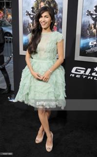 Elodie Yung feet photo thumbnail