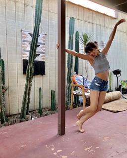 Elodie Yung feet photo thumbnail