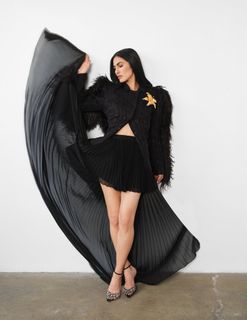 Elodie Yung feet photo thumbnail