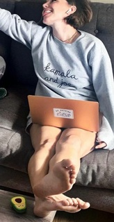Eloise Mumford feet photo 2